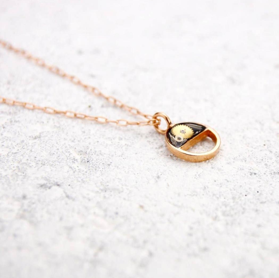 Blue Pendulum 精緻圓形齒輪吊墜頸鏈 | 加拿大製造 (北美首飾)