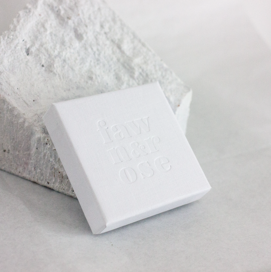 Fawn And Rose 14K包金紋理圓形吊墜頸鏈 | 英國製造 (歐洲首飾)