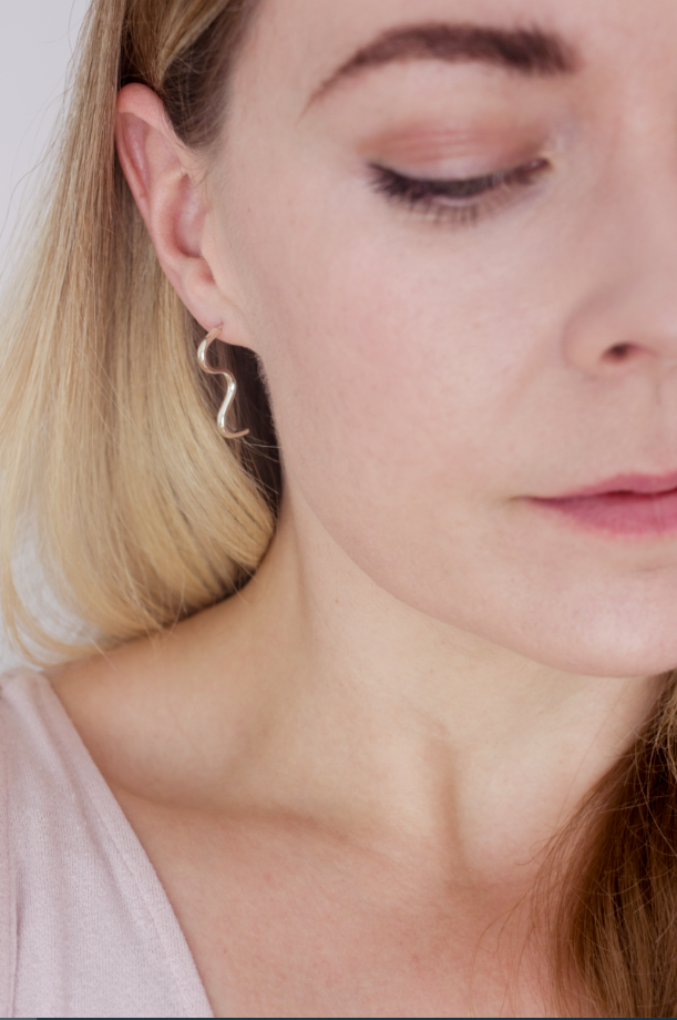 Fawn And Rose 925純銀擺動形狀耳環 | 英國製造 (歐洲首飾)